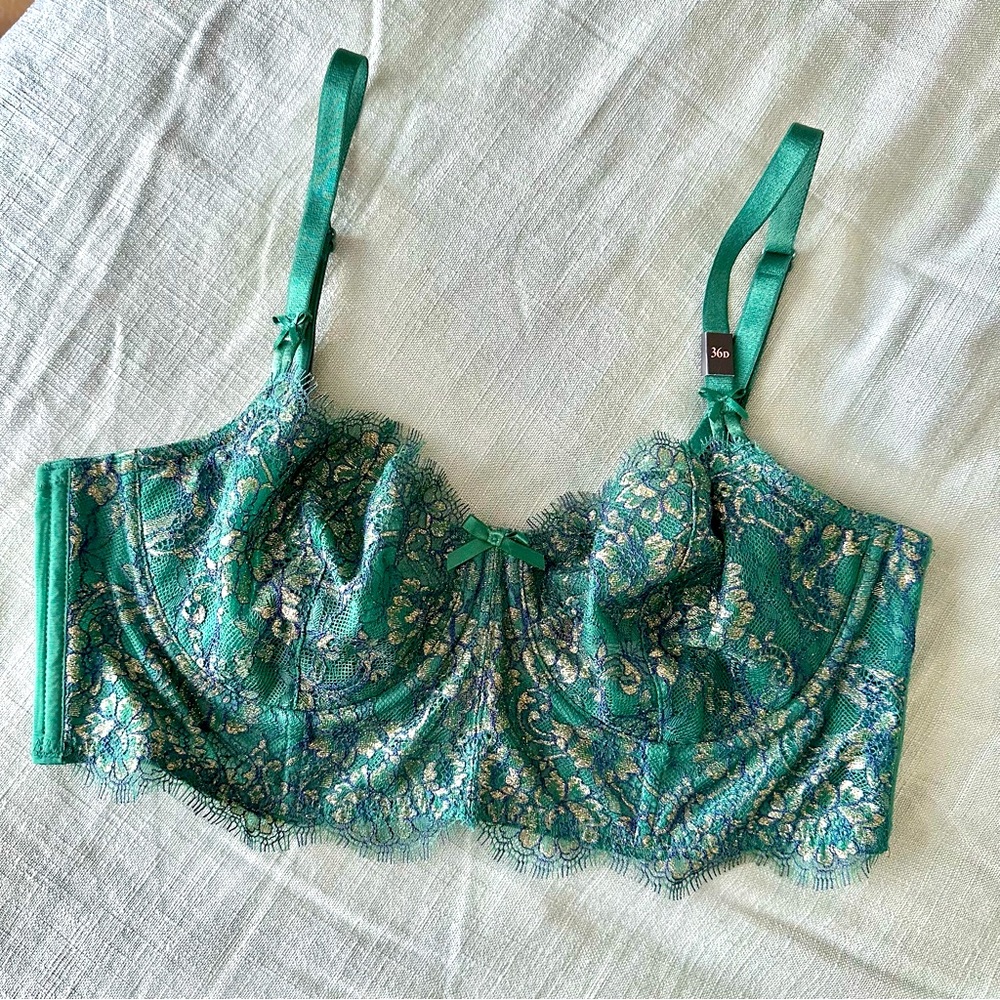 Victoria’s Secret Dream Angels Push-Up Without Padding Bra